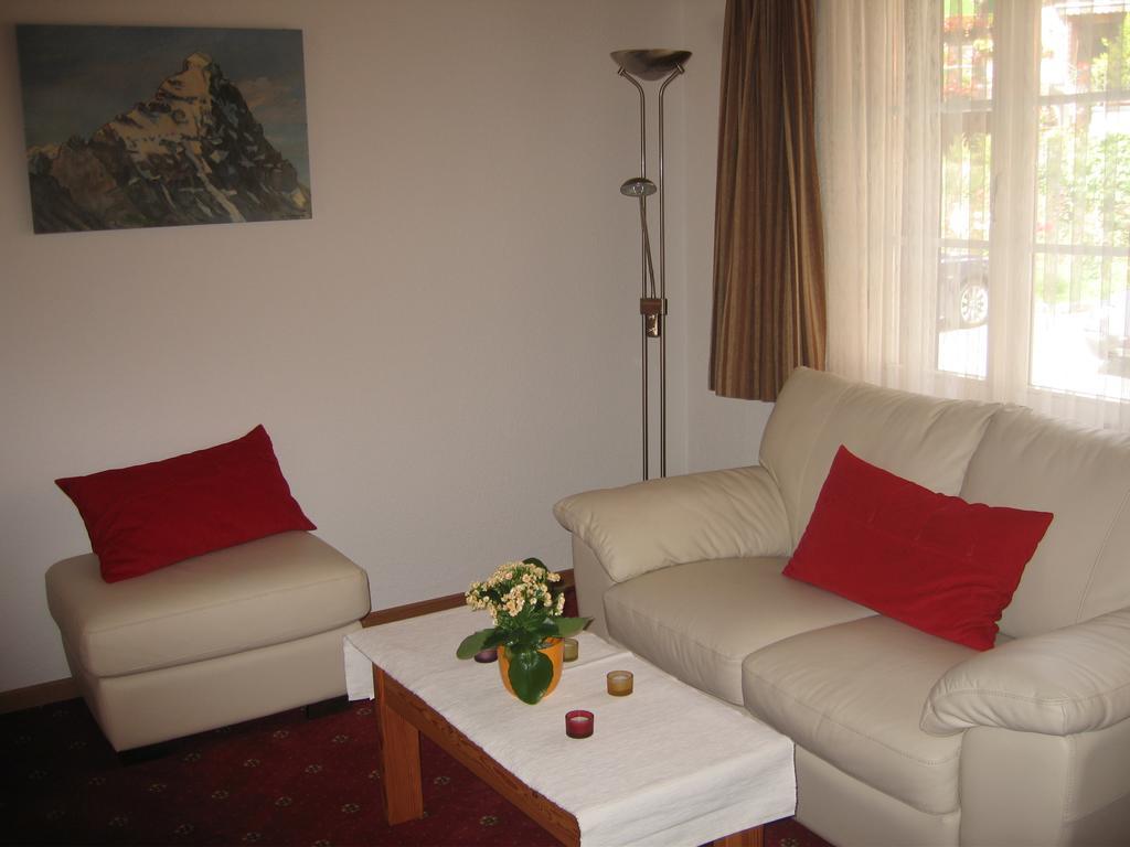 Ferienwohnungen Chalet Hohturnen Grindelwald Habitación foto
